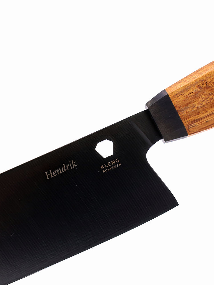 
                  
                    Gravur KLENG Messer mit schwarzer DLC Beschichtung. Made in Solingen
                  
                